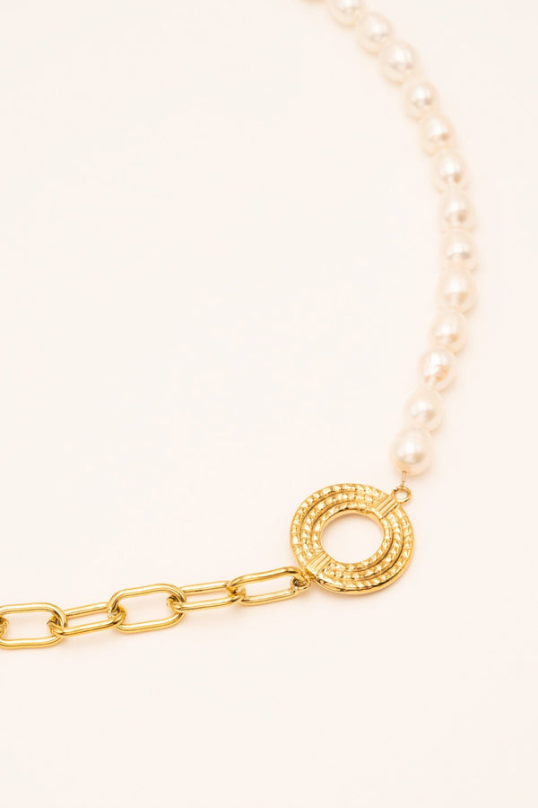 Gold Olys necklace