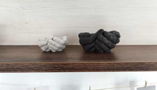 Flower pot in the shape of hands - Marble