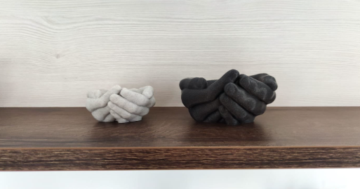 Flower pot in the shape of hands - Volcano gray